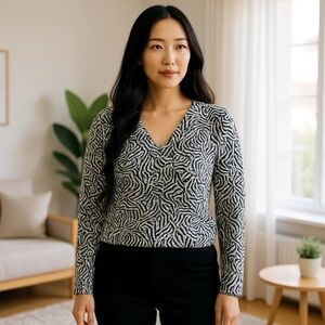 Women’s Michael Kors Zebra drop hem sweater black & white in MEDIUM & LARGE New